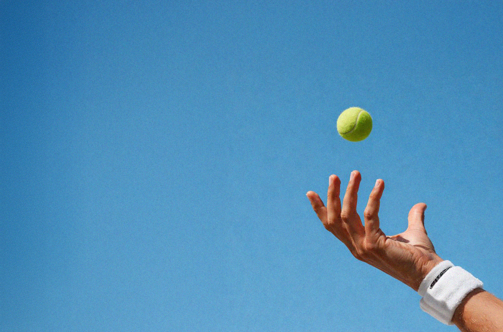 Service au padel